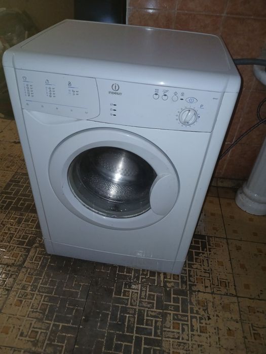 Телевизоры,пылесос,стабилизатор полочки