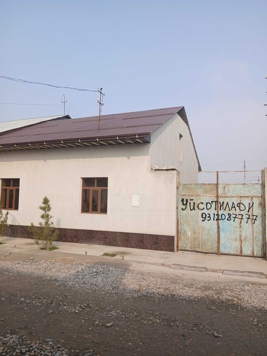 Hovli sotiladi. Uy sotiladi.