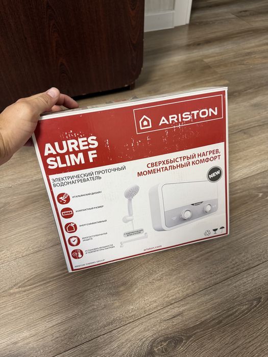 Водонагреватель проточный Ariston Aures SF 5.5 COM белый