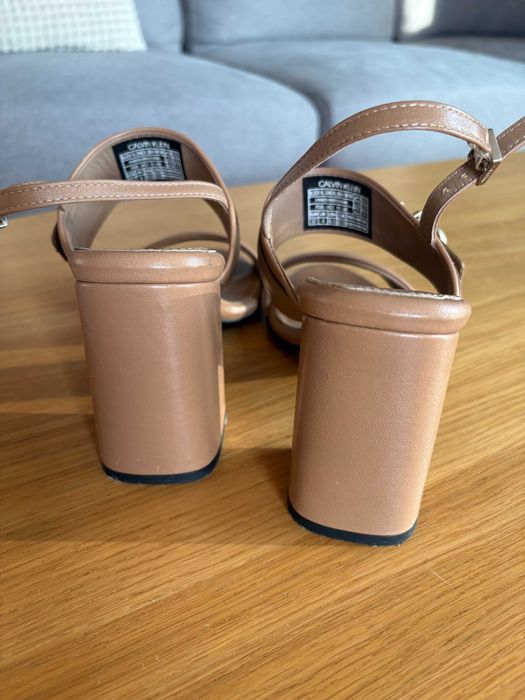 Кожени сандали Calvin Klein BLOCK HL SANDAL 85HH W/HW - размер 37