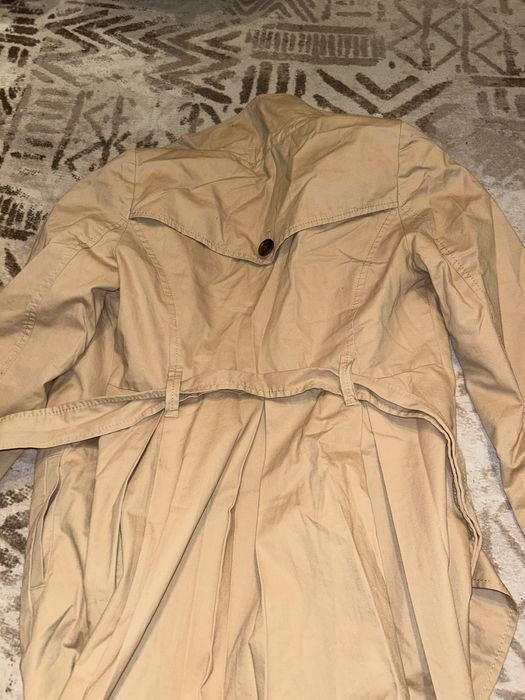 Продаю два тренча