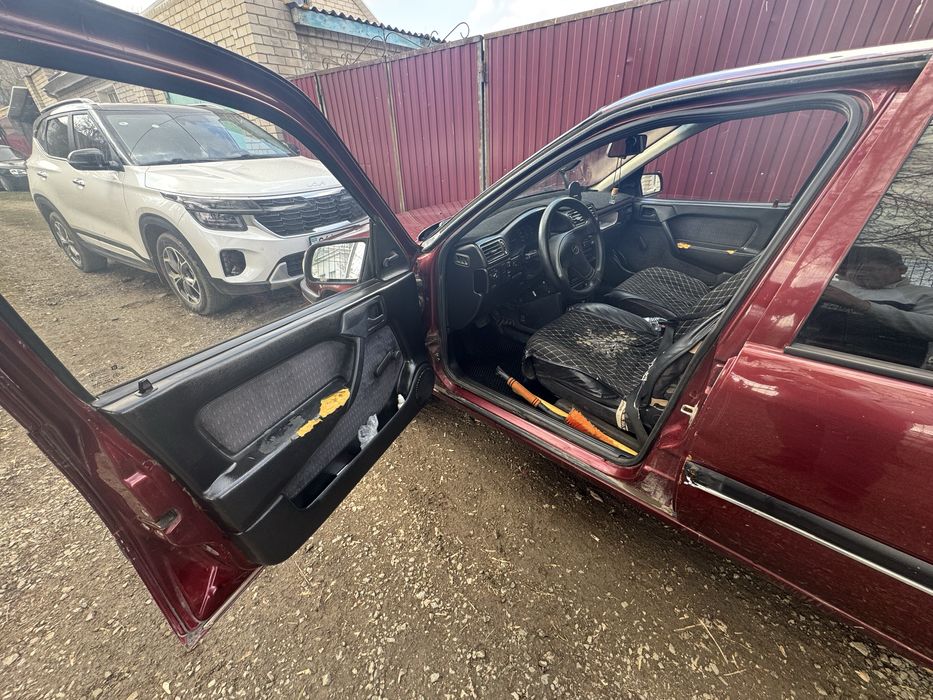 Opel vectra бордовый цвет .