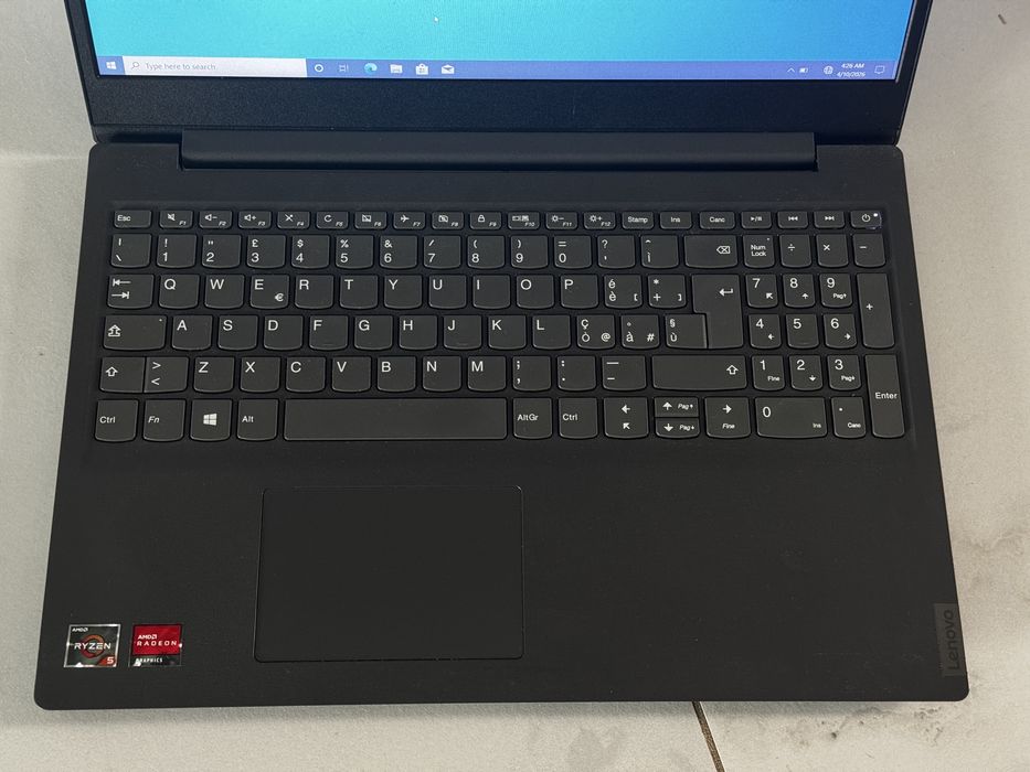 Laptop Lenovo V15-ADA cu procesor AMD Ryzen 5 3500U Turbo boost pana la 3.70 GHz 15.6" Full HD, 12GB ram, 512GB SSD Radeon Vega Graphics, Iron Grey