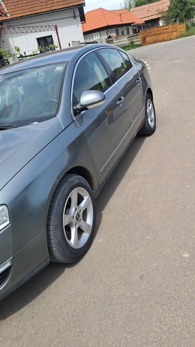 Mașină  este într-o stare bună