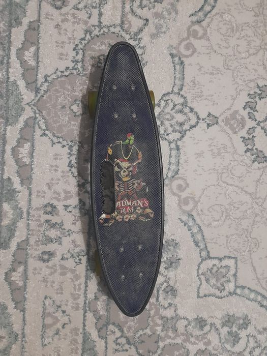 Продам пинеборд новый почти на нем не катался почти токо 2дня покатал