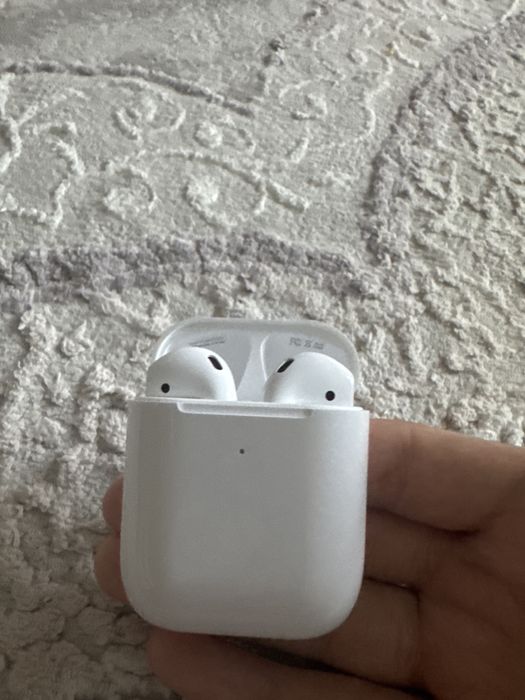 Apple AirPods 2