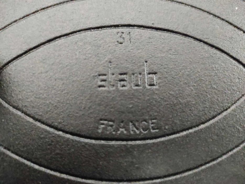 Чугунена тенджера и саханче