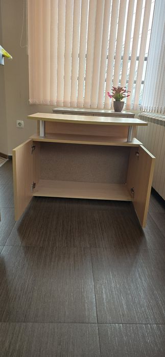 Запазен скрин (височина: 61.5см  ширина: 80.5см  дълбочина: 40.00см)