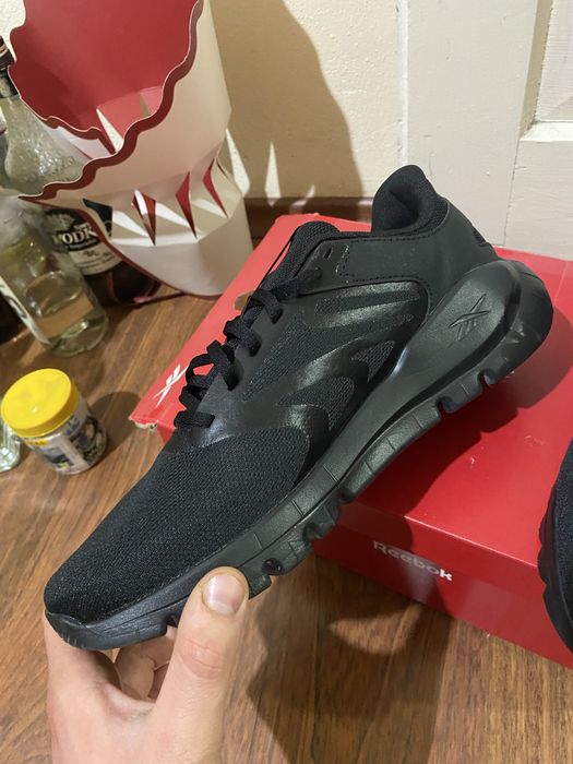 Продавам оригинални маратонки Reebok