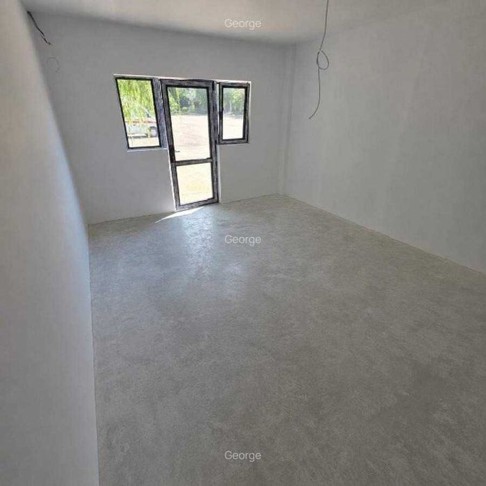 Ofer spre închiriere două hale, fiecare cu o suprafață de 120 m² (12 × 10 m)
