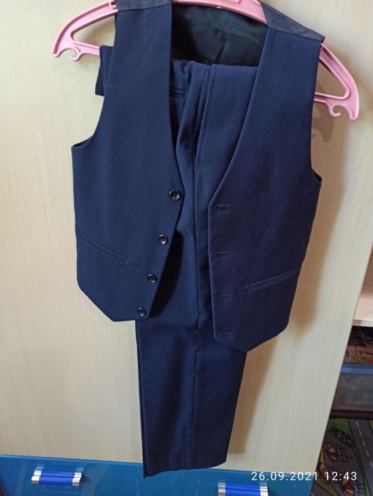 Костюм-тройка школьный