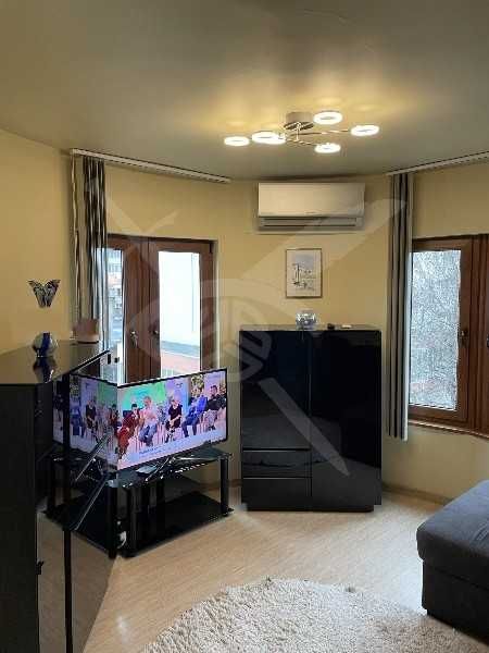 Тристаен - Център