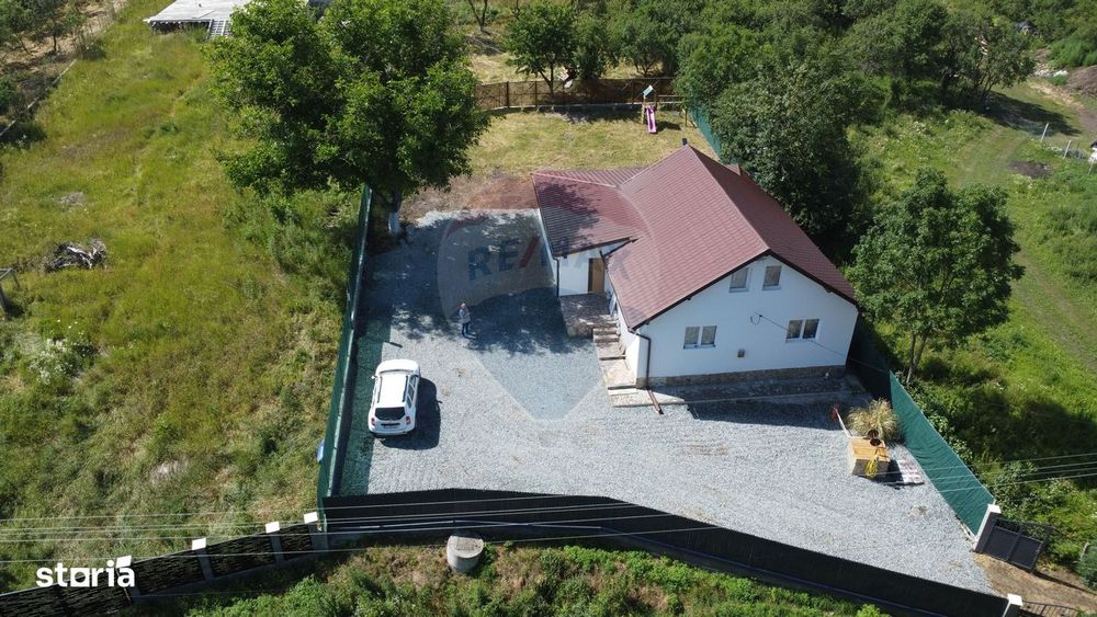 Casa finalizata recent, 2.800 mp teren Livada - Petresti de Jos