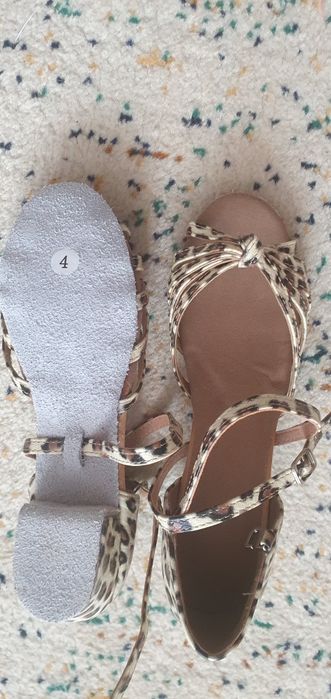 Продам новые бальные туфли