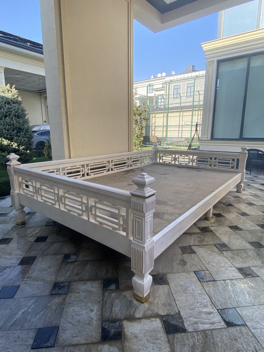 Сори,тапчан белый из дорогова дерева ручной работы