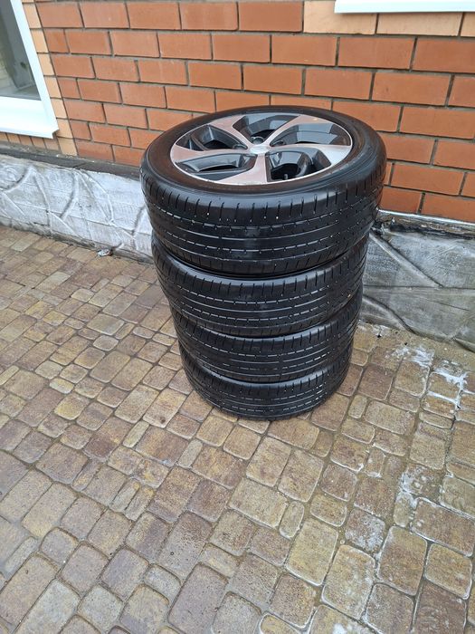 Продам летние шины R19.