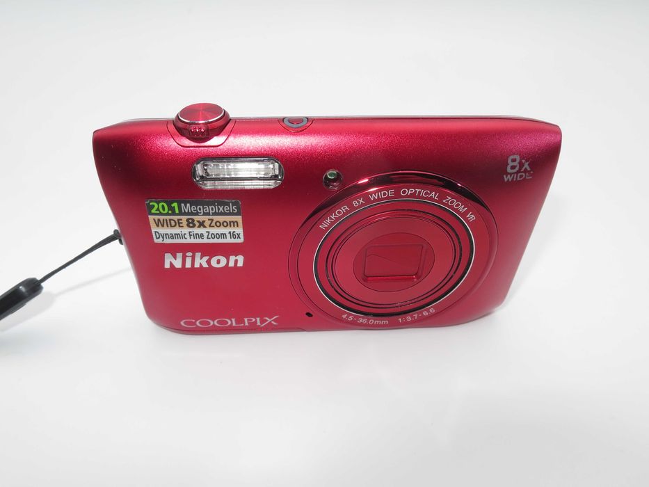 Nikon Coolpix S3600 ултра компактен цифров фотоапарат, червена дигитална камера, в отлично състояние, пълен комплект с нова батерия, работи перфектно!