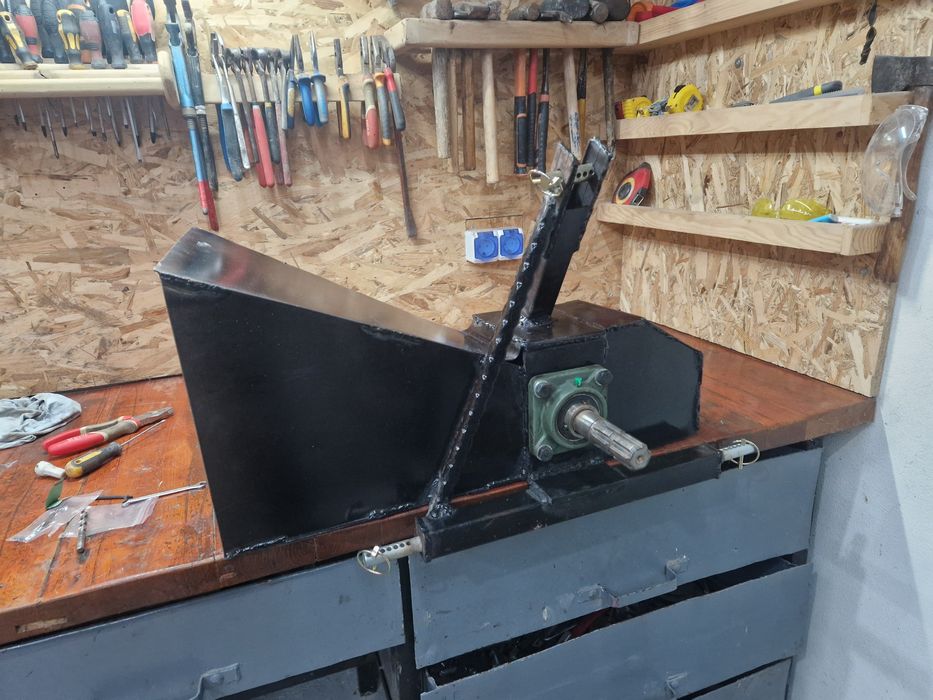 Tocatoare crengi după tractor