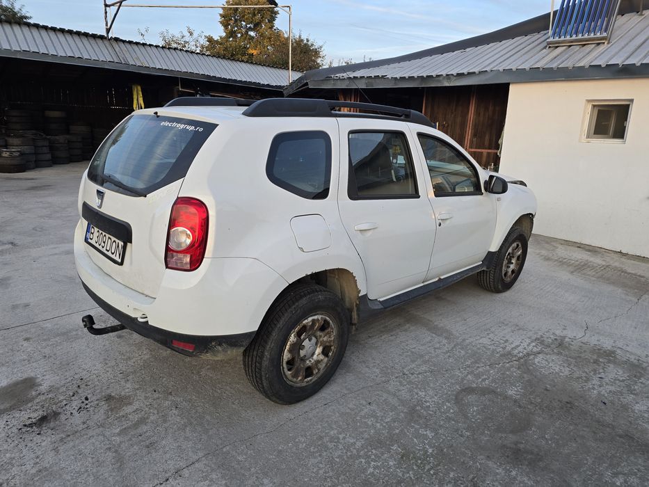 Dacia Duster  2013 1.5 dci 4x4 110 cp cu 6 trepte Avariat