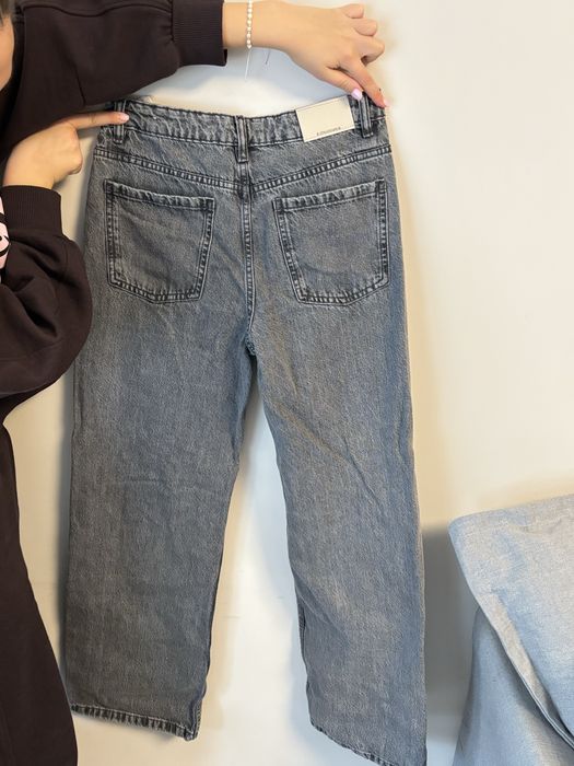 Бляскави дънки,марка-stradivarius.