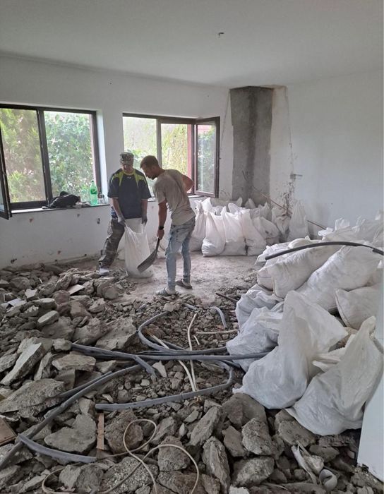 Executam demolari de case/pereti/ziduri/garaje