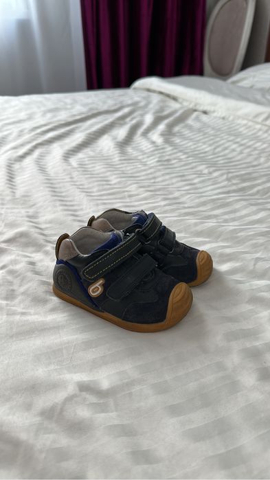 Продам детскую обувь