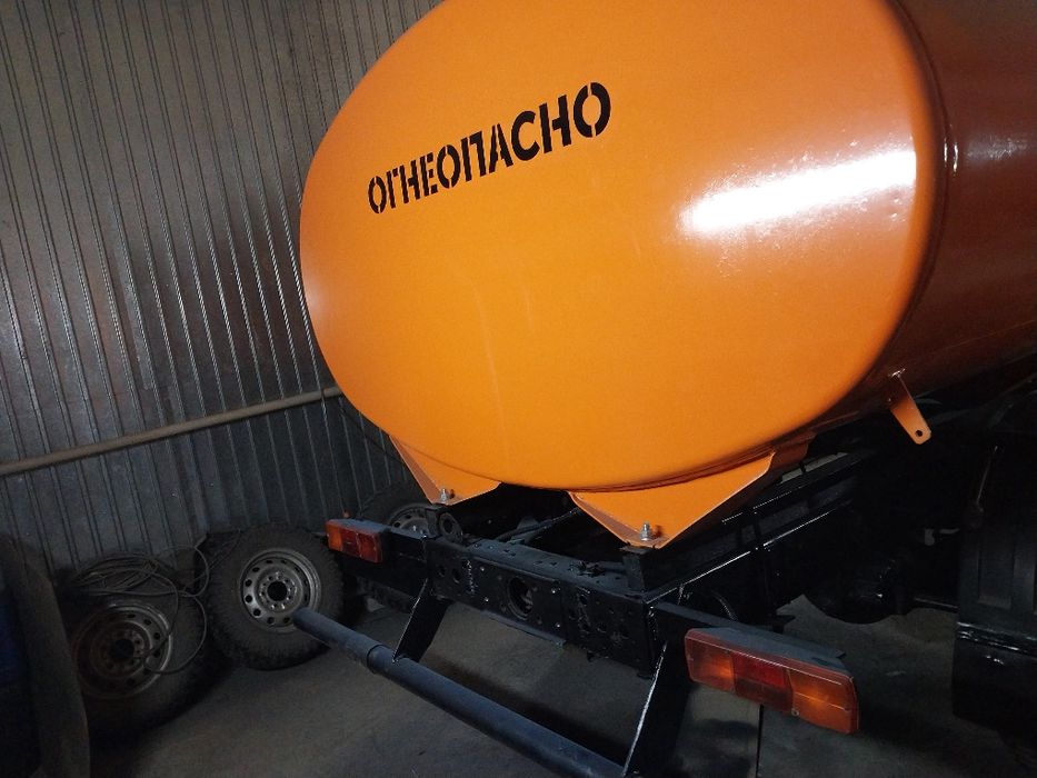 Зил бензовоз. Топливозапращик