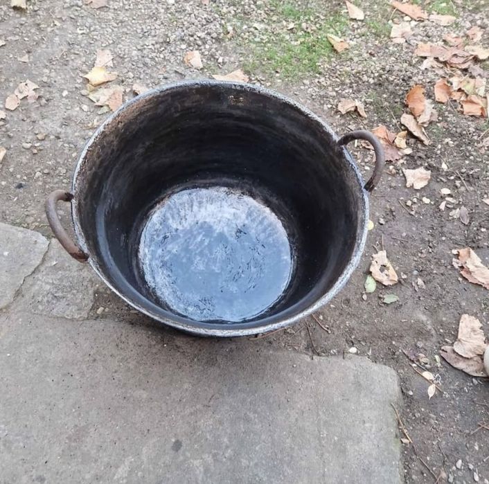Vând căldare,ceaun ,tuci ,fonta gătit