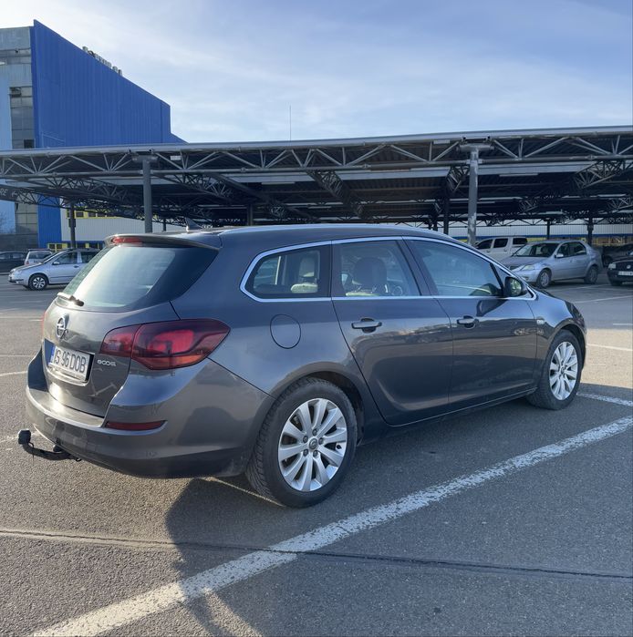 Opel Astra J 1.7 CDTI 2012 / climatronic / consum mic / întreținută