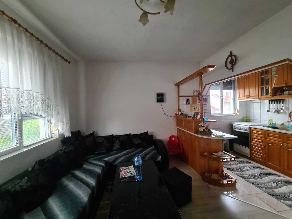 Продава се Тристаен апартамент в Хасково, Македонски - 80 кв.м за 1097 €/кв.м - Снимка #1