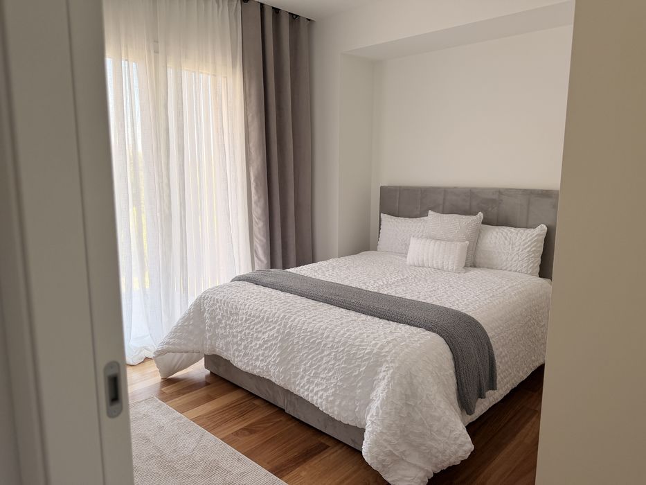 Prima inchiriere | Apartament nou lux 3 camere | 2 dormitoare | 2 băi | Compelt mobilat | Parcare + Garaj + Anexa depozitare
