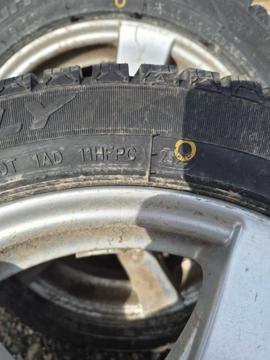 Vînd roți de iarnă