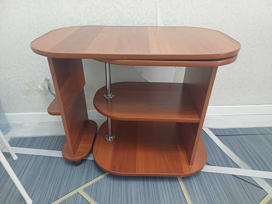 Раздвижной стол на колесиках