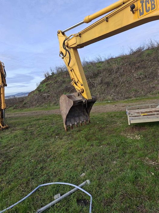 Excavator JCB JS 200 pe șenile, an 2004 – funcțional – 15.500 €
