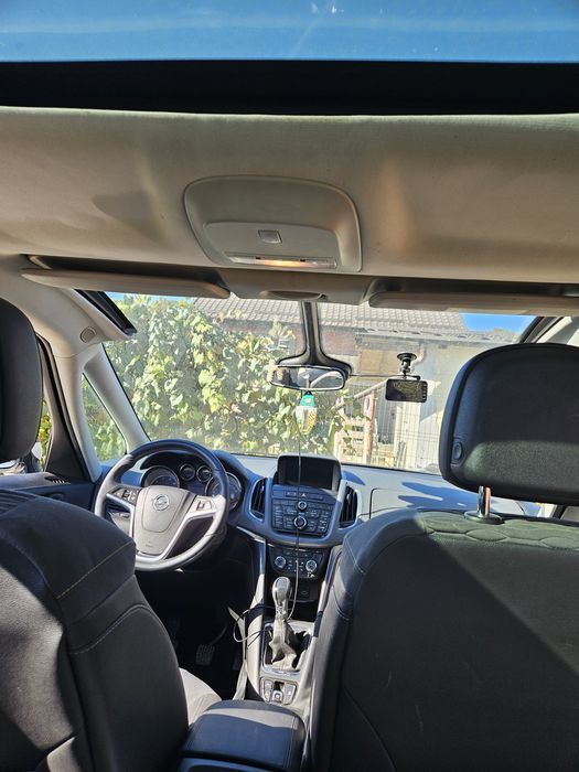 Opel Zafira c 7 locuri