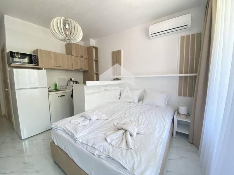 Студио с гледка към басейна в Приморско