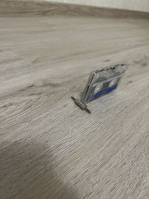 Продам косету Sony в подарок перехадник