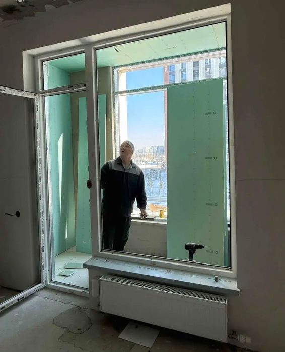Продам балконную дверь