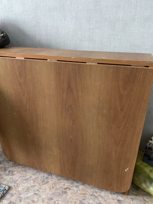 Продам стол книжка