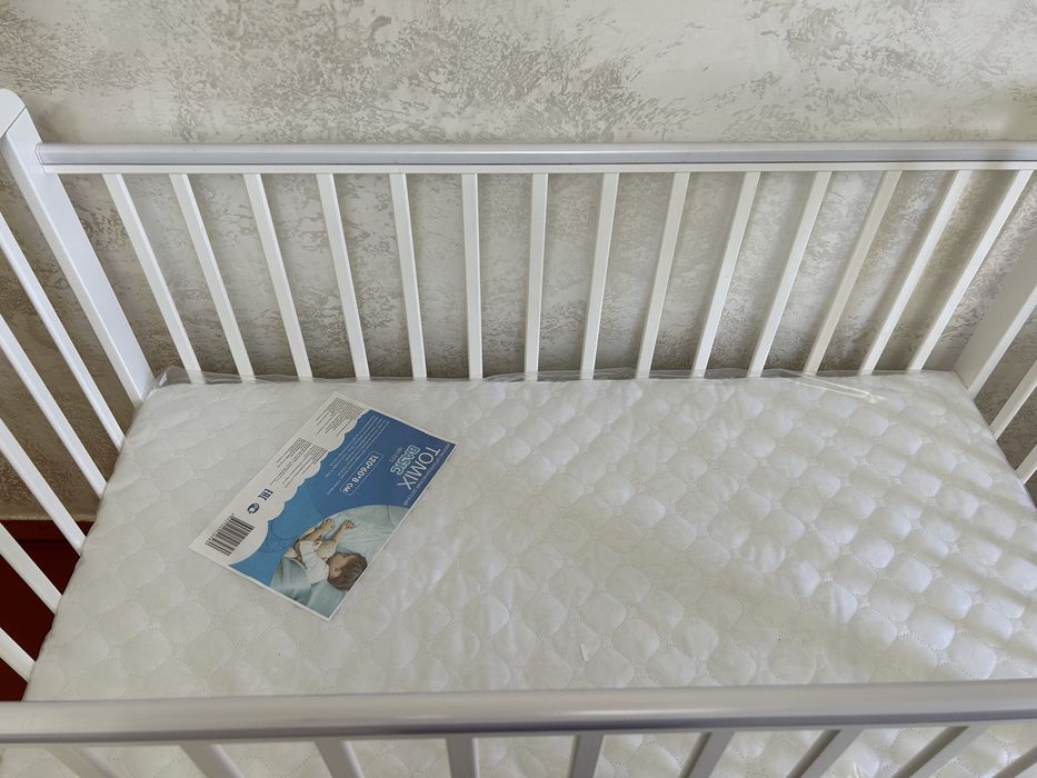 Ұсталмаған, жап-жаңа манеж төсегімен