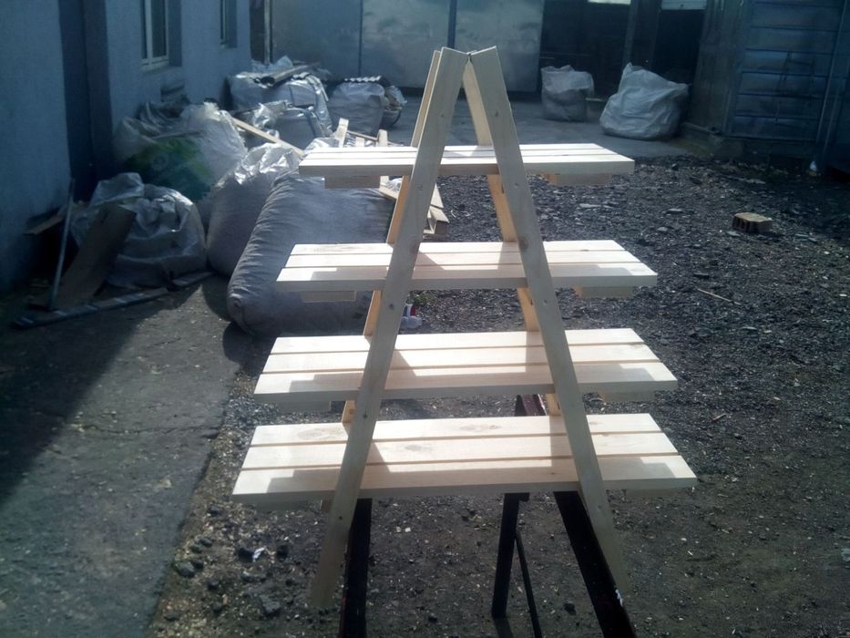 Етажерка,тип стълба