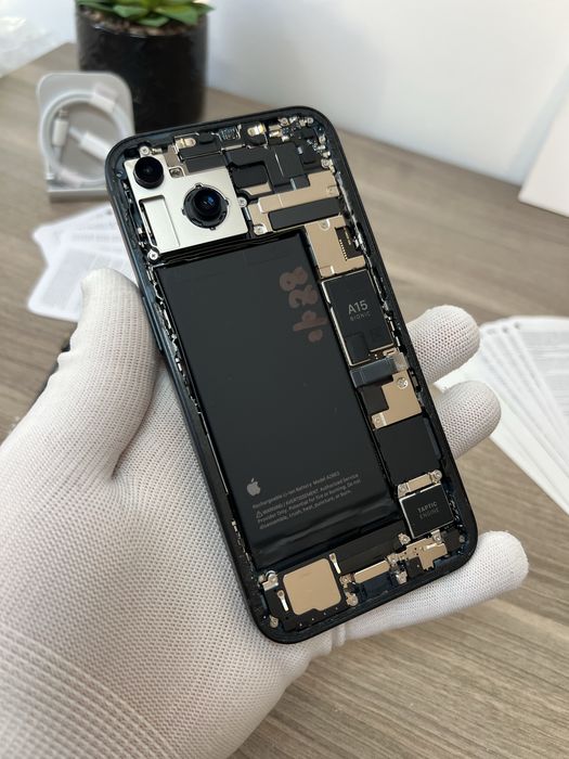 iPhone 14, на части - корпус, дисплей, батерия, камера и др.