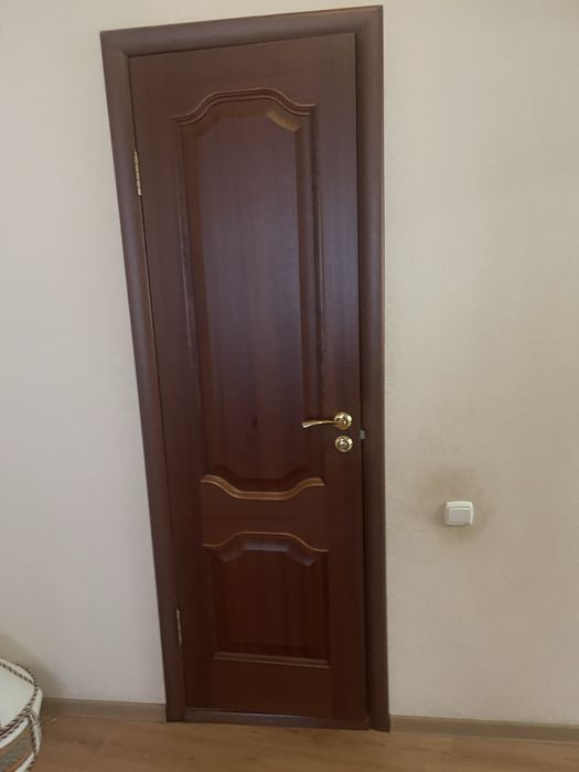 Двери межкомнатные б/у