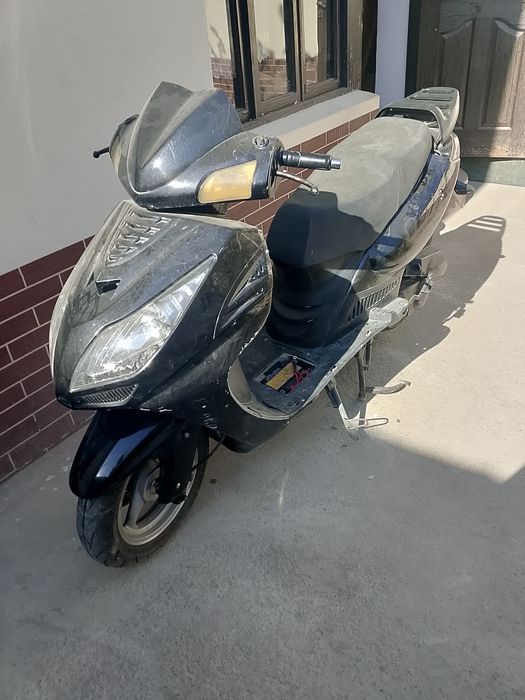 Real moto skuter sotiladi