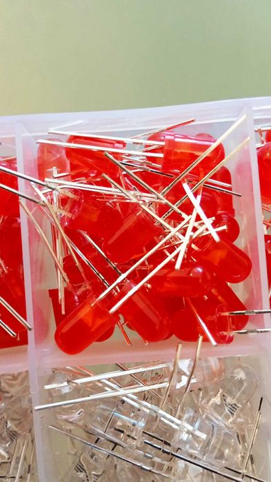 LED 5 mm rosu/alb/portocaliu/verde/albastru, noi, 500 buc, 18 bani/buc