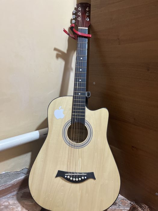 Гитара в хорошем состоянии.