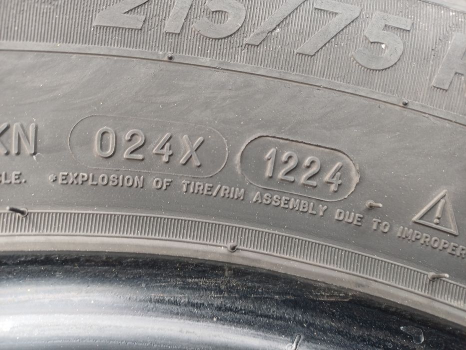 Гуми 215/75/16С  Мишелин