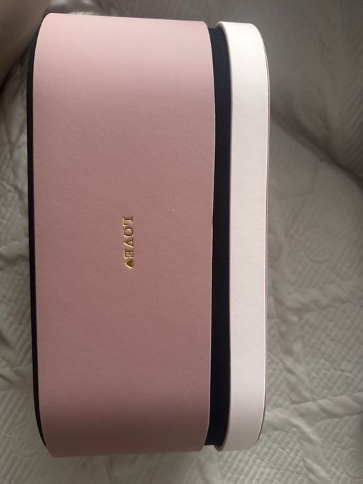 Dyson стайлер цвет сакура