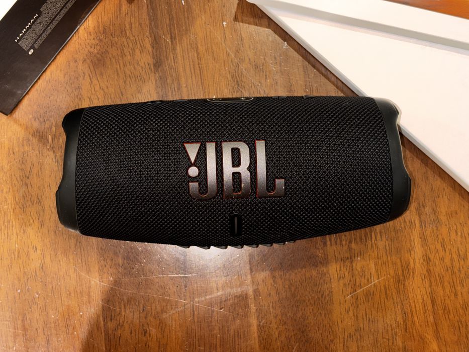 JBL Charge 5 срочно продам
