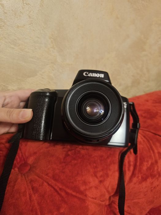 Aparat foto Canon EOS 1000F